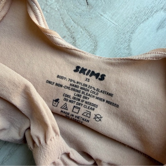 SKIMS Seamless Sculpt Bralette - Picture 3 of 4